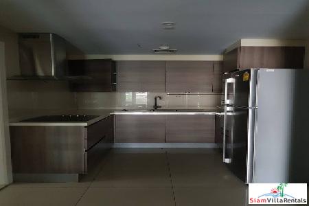 All Seasons Mansion | Spacious and Convenient Two Bedroom Condo for Rent in Lumphini-4