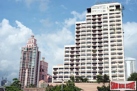 Monterey Place Condominium | 1 Bed Condo with Lake Views next to Queen Sirikit and Convention Centre MRT, Asoke