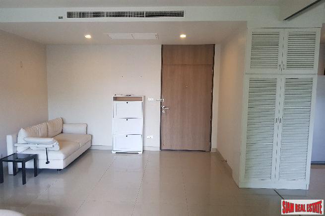Noble Solo Condo | Sunny Two Bedroom Condo with Pool Views on Sukhumvit 55