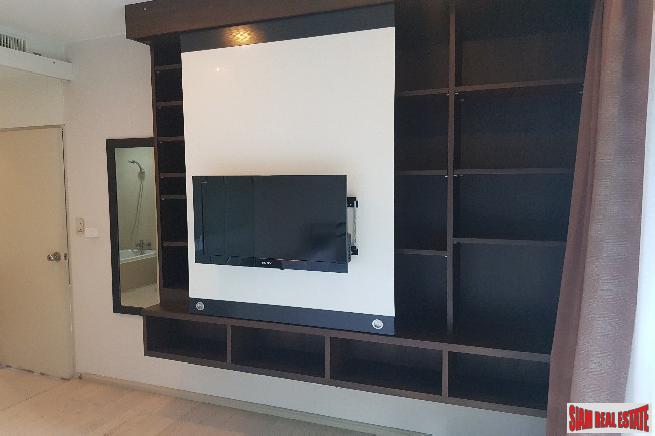 Noble Solo Condo | Sunny Two Bedroom Condo with Pool Views on Sukhumvit 55