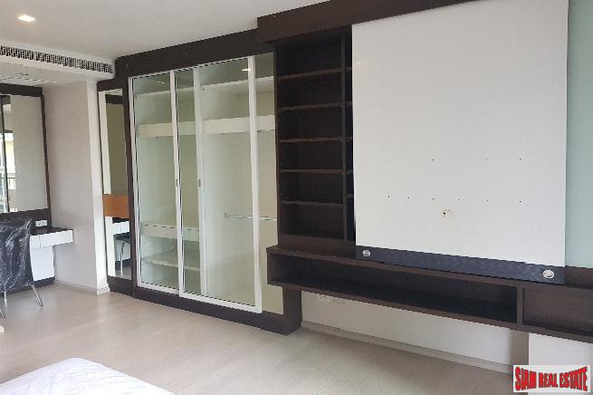 Noble Solo Condo | Sunny Two Bedroom Condo with Pool Views on Sukhumvit 55