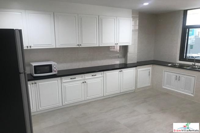 Rishi Court | Spacious 3 Bedroom, 3 Bath Apartment in Convenient Location Between Asoke & Nana BTS