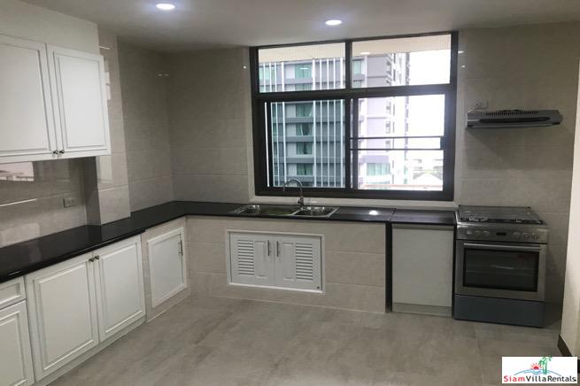 Rishi Court | Spacious 3 Bedroom, 3 Bath Apartment in Convenient Location Between Asoke & Nana BTS