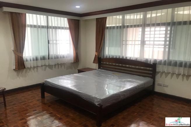 Rishi Court | Spacious 3 Bedroom, 3 Bath Apartment in Convenient Location Between Asoke & Nana BTS