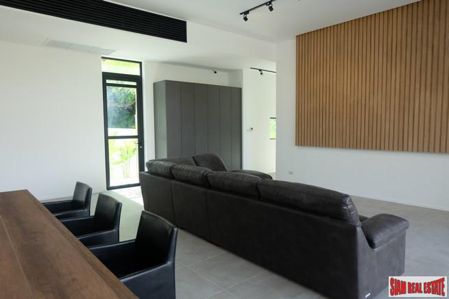 New Three Bedroom Single Storey Pool Villa in Central Rawai Location