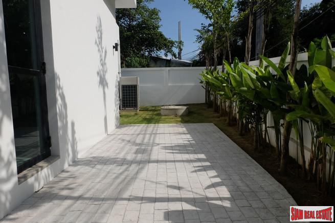 New Three Bedroom Single Storey Pool Villa in Central Rawai Location