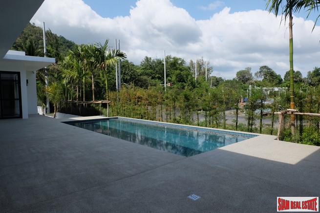 New Three Bedroom Single Storey Pool Villa in Central Rawai Location