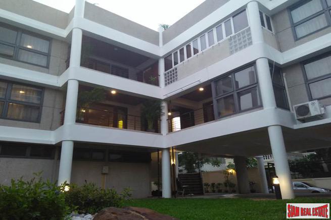 Large Four Storey House Suitable for Living and Office Space in Phrom Phong
