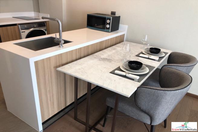 Na Vara Residence | Bright and Sunny One Bedroom Pool View Condo for Rent in Chit Lom-7