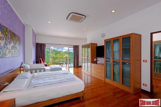 Beautiful and Spacious Hillside Home with Pool Overlooking Loch Palm Golf Course