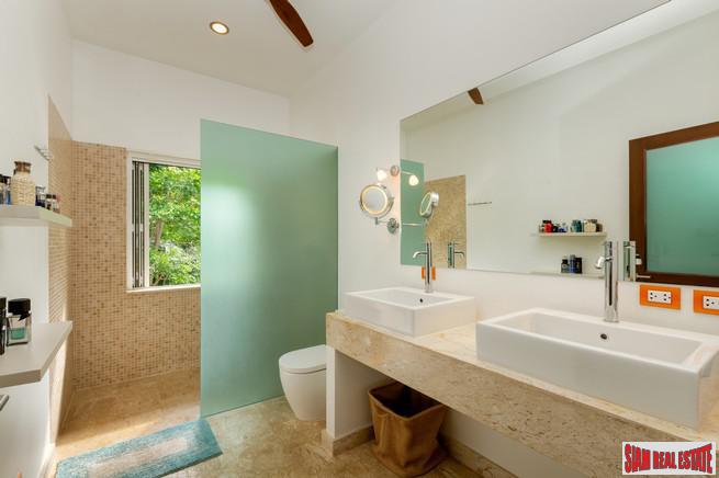 Beautiful and Spacious Hillside Home with Pool Overlooking Loch Palm Golf Course