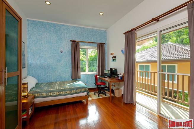 Beautiful and Spacious Hillside Home with Pool Overlooking Loch Palm Golf Course