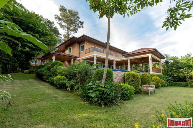 Beautiful and Spacious Hillside Home with Pool Overlooking Loch Palm Golf Course