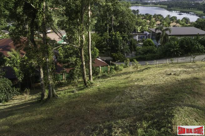 Beautiful and Spacious Hillside Home with Pool Overlooking Loch Palm Golf Course