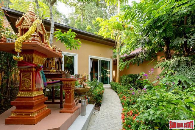 Beautiful and Spacious Hillside Home with Pool Overlooking Loch Palm Golf Course