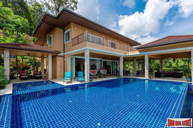 Beautiful and Spacious Hillside Home with Pool Overlooking Loch Palm Golf Course