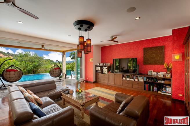 Beautiful and Spacious Hillside Home with Pool Overlooking Loch Palm Golf Course
