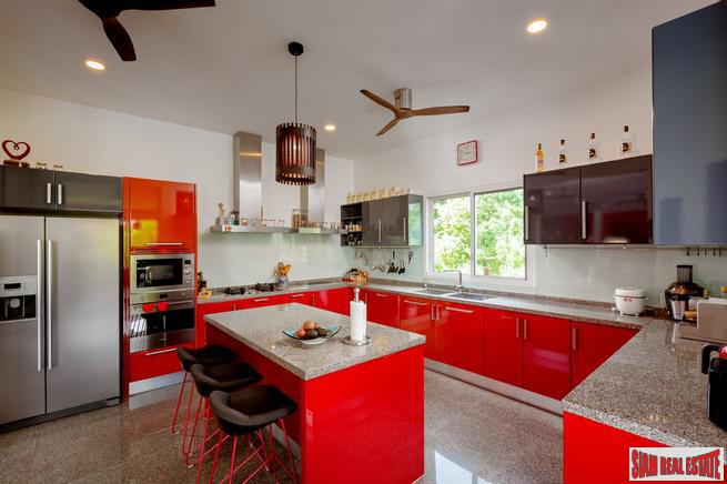 Beautiful and Spacious Hillside Home with Pool Overlooking Loch Palm Golf Course