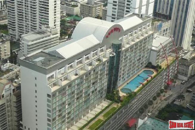 The Trendy Condo | Large One Bed Condo Near BTS Nana