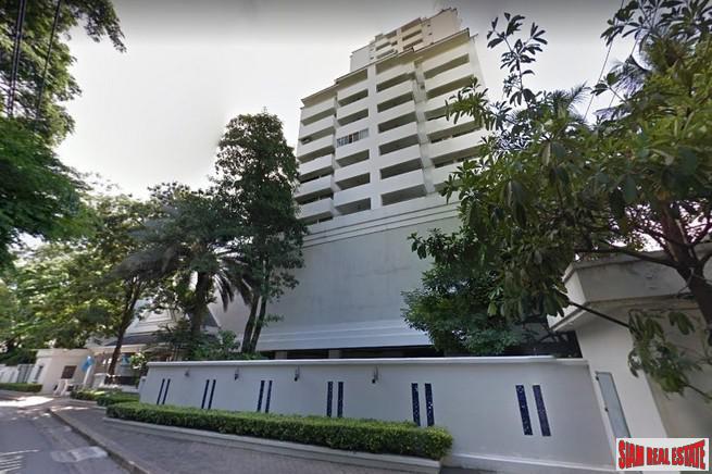D.S. Tower 2 Sukhumvit 39 | Spacious Two Bedroom Condo with Big Balcony & Extra Storage in Phrom Phong