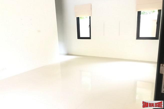 Large Two Bedroom Pool Villa in the Convenient Saiyuan Area of Rawai