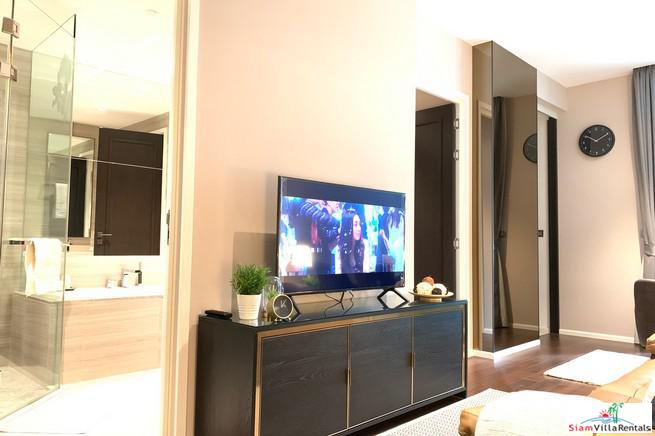 Diplomat 39 | Classic One Bedroom Condo with Pool View just a One Minute Walk from BTS Phrom Phong
