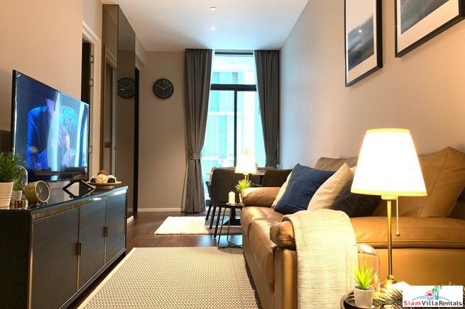 Diplomat 39 | Classic One Bedroom Condo with Pool View just a One Minute Walk from BTS Phrom Phong