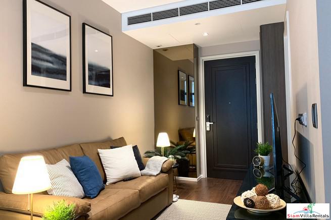 Diplomat 39 | Classic One Bedroom Condo with Pool View just a One Minute Walk from BTS Phrom Phong
