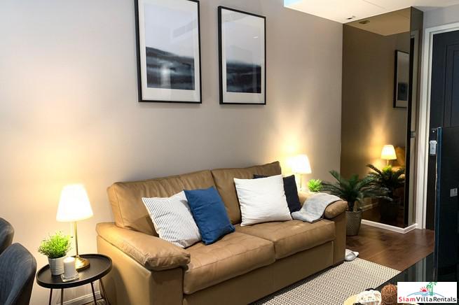 Diplomat 39 | Classic One Bedroom Condo with Pool View just a One Minute Walk from BTS Phrom Phong