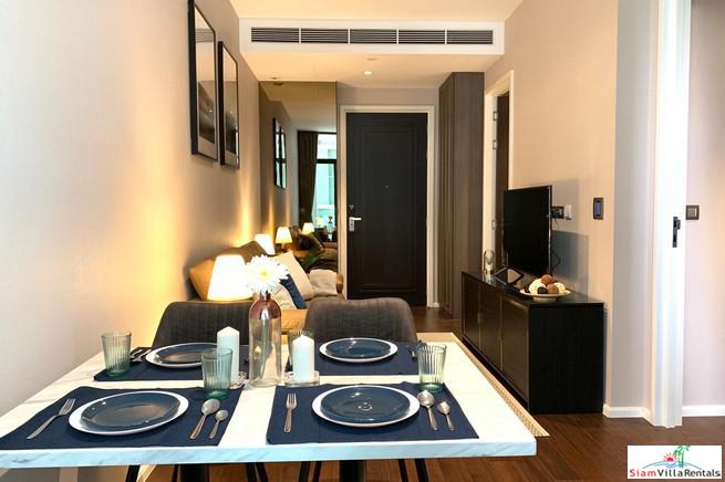Diplomat 39 | Classic One Bedroom Condo with Pool View just a One Minute Walk from BTS Phrom Phong