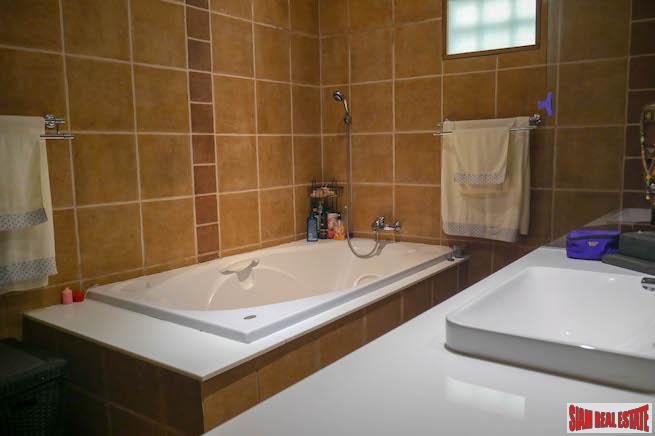 Loch Palm Courtyard Villas | Large Well Maintained Three Bedroom Villa with Large Private Swimming Pool