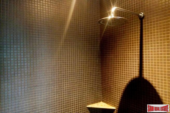 Saiyuan Estate | Nice Two Bedroom Corner Unit with Extra Space and Windows for Sale in Rawai