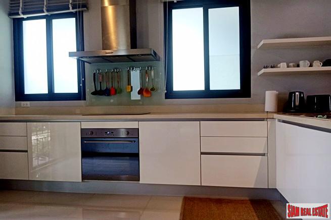 Saiyuan Estate | Nice Two Bedroom Corner Unit with Extra Space and Windows for Sale in Rawai