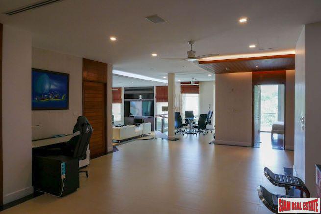 Layan Garden | Amazing Penthouse Condominium with Sea Views and Excellent Facilities For Rent