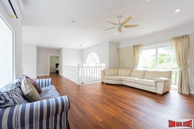 Laguna Homes | Spacious Four Bedroom Family Pool Villa on the Lake