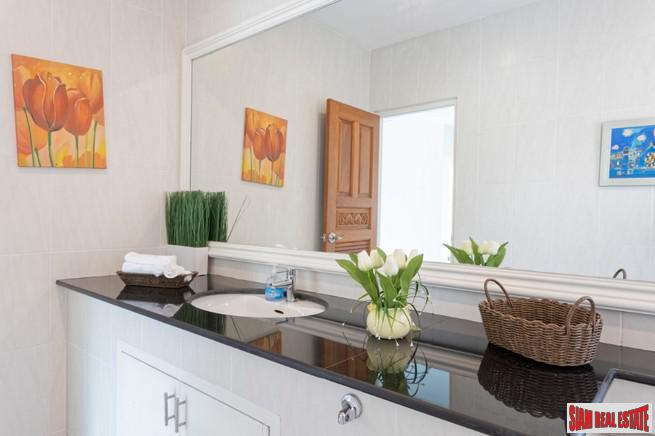 Laguna Homes | Spacious Four Bedroom Family Pool Villa on the Lake