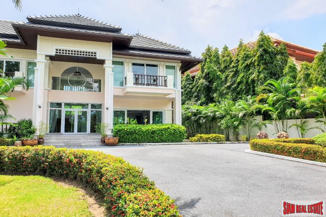 Laguna Homes | Spacious Four Bedroom Family Pool Villa on the Lake