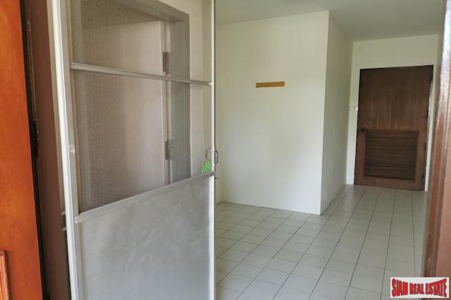 Spacious Two Bedroom Apartment for Rent with Two Balconies in Low Density Building - Phrom Phong-11