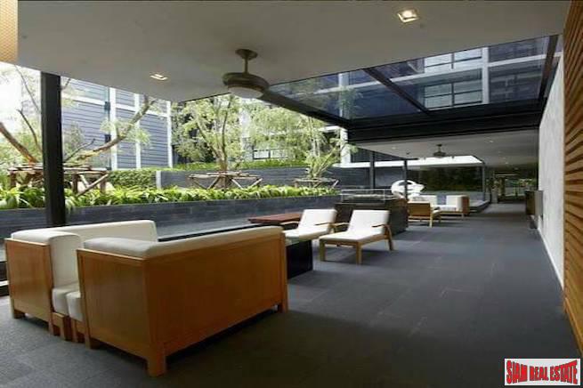 Mode Sukhumvit 61 | Big One Bedroom for Rent in a Low Rise Building Near BTS Ekkamai