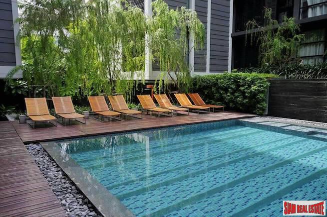 Mode Sukhumvit 61 | Big One Bedroom for Rent in a Low Rise Building Near BTS Ekkamai