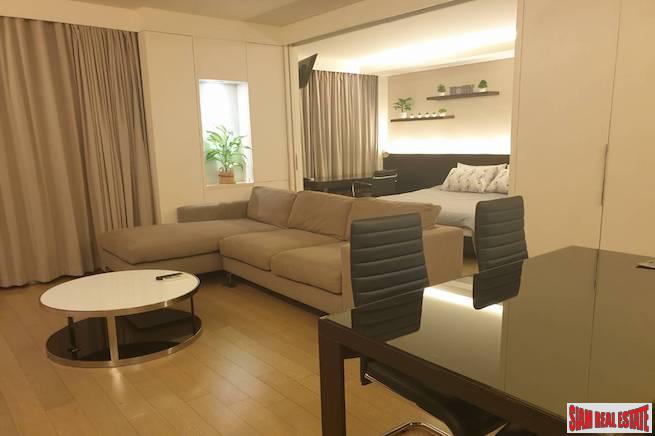 Mode Sukhumvit 61 | Big One Bedroom for Rent in a Low Rise Building Near BTS Ekkamai