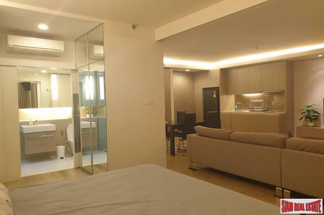 Mode Sukhumvit 61 | Big One Bedroom for Rent in a Low Rise Building Near BTS Ekkamai