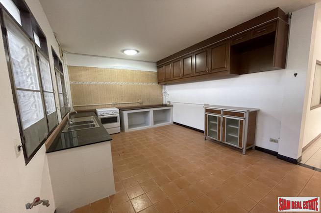 Extra Large Three Bedroom Detached House for Rent in the Heart of the City - Thong Lo-6