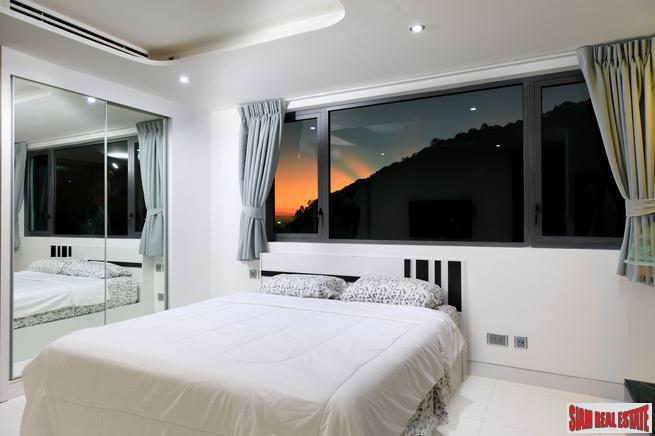 Absolute Twin Sands | Fantastic One Bedroom Penthouse with 180 Degree Sea Views for Sale in Patong