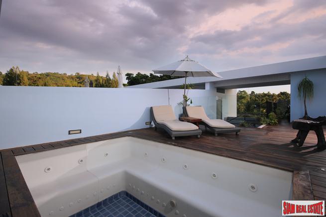 Absolute Twin Sands | Fantastic One Bedroom Penthouse with 180 Degree Sea Views for Sale in Patong