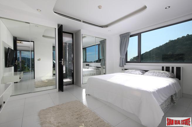 Absolute Twin Sands | Fantastic One Bedroom Penthouse with 180 Degree Sea Views for Sale in Patong
