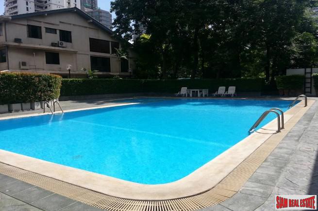 Richmond Palace Condominium | Bright & Peaceful Three Bedroom Corner Unit for Rent in Phrom Phong