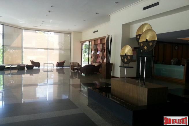 Richmond Palace Condominium | Bright & Peaceful Three Bedroom Corner Unit for Rent in Phrom Phong