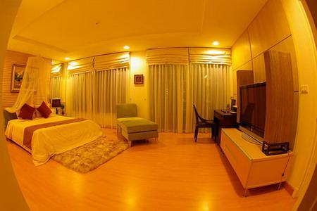 Life Sathorn – Narathiwas 22