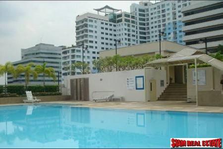 Cozy living of Studio unit, 1 Bathroom, on 16th floor at Grand Park View Asok, Sukhumvit 21